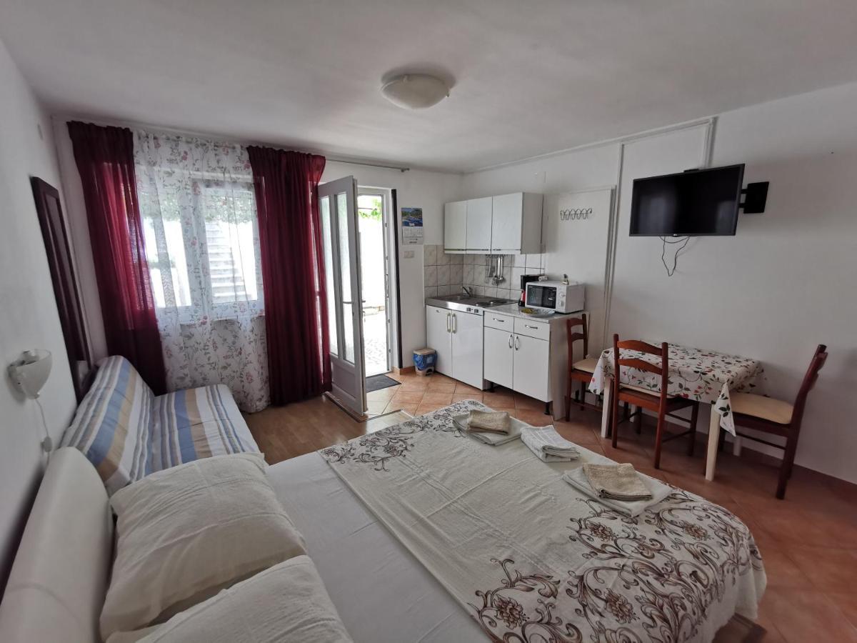 Studio Apartments Jasminka Селце Экстерьер фото